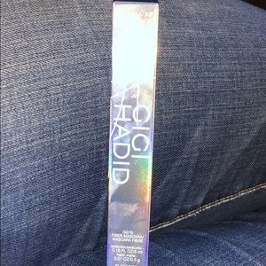 Gigi Hadid Fiber Mascara